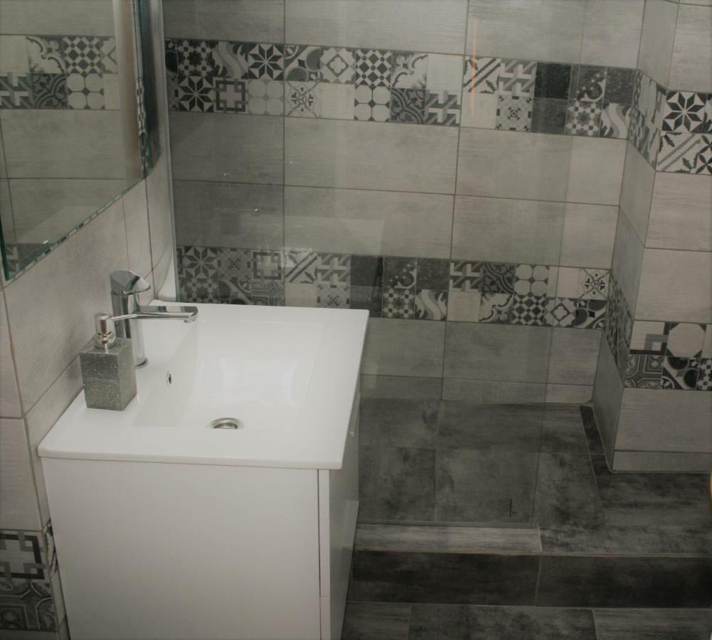 Târgu-Mureş Casa Peterfi - Apartment With 3 Bedrooms And Spacious Living Room מראה חיצוני תמונה