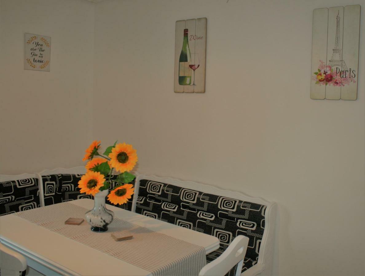 Târgu-Mureş Casa Peterfi - Apartment With 3 Bedrooms And Spacious Living Room מראה חיצוני תמונה
